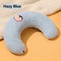 Dunstblaues C-förmiges Plüsch-Haustierkissen mit Pfirsichstickerei für Hunde und Katzen - 26*18*7cm / Dunstblau