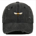 Détails de la broderie d'abeille et du style usé sur la casquette de baseball délavée - Taille unique / Noir