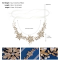 Détails du serre-tête floral doré orné de strass, de perles et d'un ruban blanc - Doré