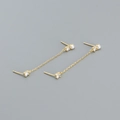 Orecchini pendenti in argento 925 dorato con perle sintetiche e zirconi cubici luccicanti - Oro