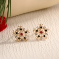 Pendientes de copo de nieve dorados con gema roja central y cristales brillantes - Copo de Nieve Corazón Rojo (EAR0011)