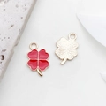 Roter Emaille-Kleeblatt-Anhänger mit goldenem Metallrahmen für Schmuck und Schlüsselanhänger - Vierblättriges Kleeblatt 11x18mm