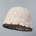 Cappello a secchiello in maglia crema con bordo ondulato all'uncinetto marrone scuro - M (56-58cm) / Beige scuro (con bordo smerlato marrone)