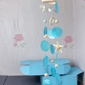 Zeester en schelp windgong met lichtblauwe schijven en natuurlijke houten ring - DIY-materiaalpakket / Meerblauwe Zeester