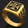 Anello vintage da uomo in acciaio dorato con croce di ferro in rilievo e texture a fiamma - US 8 / Oro