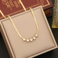 Collana a catena serpente dorata con cinque pendenti a cuore in zirconi in confezione - 1# Collana