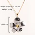 Collana vintage con ciondolo a petalo in acciaio bicolore argento e oro con misure - Stile Fiore d'Argento a Cinque Petali Martellato (Stile 3)