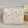 Borsa da trucco trapuntata con orsetto e ciambella per viaggio e uso quotidiano - Orso Ciambella (Borsa a Mano)