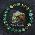 Elastische kralenarmband van natuurlijke Afrikaanse turquoise stenen met ruw mineraal - Afrikaanse Pijnboomsteen
