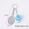 Porte-clés mini raquette de tennis bleu ciel avec balle pour amateurs de sport - 2.6cm Large / Raquette Argent + Balle Bleue 2.6cm