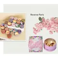 Candela profumata in latta floreale con petali essiccati e confezione regalo rosa - Mon Paris Confezione Regalo