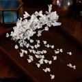 Pettine per capelli floreale bianco con perle e nappe per acconciature da sposa - Copricapo Mughetto-Bianco
