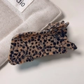 Detailed view of a leopard-shaped hair claw clip made of tortoiseshell acetate material - Leopard Print