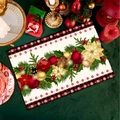 Primer plano de mantel individual navideño con bordes escoceses, piñas y flores de pascua - Borde de Cuadros Floral de Navidad / 30*45CM Lino Impermeable