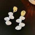 Detail of baroque pearl tassel earrings with gold irregular relief on a dark background - White Pearl Tassel Dangle Style (20#)