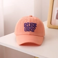 Détail de la broderie Nice Day sur la casquette de baseball enfant orange chaud - 52CM(Recommandé pour les 2-6 ans) / Orange Rose