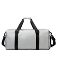 Bolsa de deporte cilíndrica plateada con correas negras y asa acolchada - Plateado