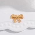 Elegante colgante de lazo dorado con diseño hueco texturizado y detalles de perlas - Oro (Solo Colgante)