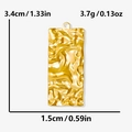 Detalle de colgante rectangular dorado con medidas de 3,4cm x 1,5cm y peso de 3,7g - Dorado