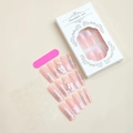 Detail van roze French press-on nagels met 3D-strikjes, parels en applicatieset - 3D Strik Roze Franse Stijl (XB-81-99)