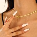 Collana con nappine a farfalla dorata per donna con catena a serpente piatta e pendente - Farfalla Semisatinata Placcata Oro 18K con Nappa (10545)