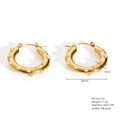 18K vergoldete Edelstahl-Creolen mit kleinen Perlen und einem Durchmesser von 26 mm - Goldener Creolen-Perlen-Stil