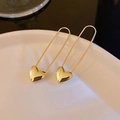Eleganti orecchini a spilla da balia a cuore dorato dal design minimalista e finitura lucida - Huggie Cuore / Oro