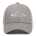 Cappellino trucker grigio con ricamo di montagne bianche e rete traspirante per outdoor - Regolabile / Grigio
