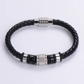 Vista dall'alto del bracciale in pelle intrecciata nera con perle in acciaio inox - Color Acciaio