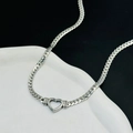 Collana con ciondolo a cuore in argento minimalista con catena cubana piatta su vassoio - Collana a Cuore Color Acciaio (832)