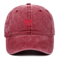 Casquette vintage en coton lavé avec broderie cœur rouge sur fond blanc pur et élégant - Réglable / Bordeaux