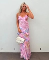 Rosa geblümtes Maxikleid mit Volants und V-Ausschnitt-Spaghettiträgern - S / Rosa