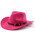 Dettaglio di cappello da cowboy rosa scamosciato con cintura in pelle e fibbia in metallo - Rosa Rossa