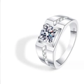 Bague pour homme en argent S925 avec diamant rond et petits cristaux sur fond blanc - Ouvert Réglable / Diamant Rond Pavé pour Homme (NAN008)