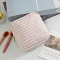 Trousse de maquillage rayée en seersucker beige et blanc avec fermeture éclair carrée - Kaki
