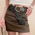 Détail d'une ceinture bohème en cuir noir avec grande boucle dorée en relief et œillets - 9# Noir Géométrique Multi-trous