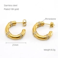 Detalle de pendientes de aro de 21mm en acero inoxidable chapado en oro 18K con cristales - ZG718 Pendientes Estilo Bambú