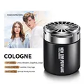 Bálsamo perfumado para coche en frasco negro mate con tapa plata, aroma amaderado - Colonia