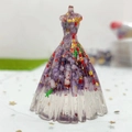 Statua abito da principessa in resina con frammenti di cristallo viola e foglia d'oro - Mica Viola Splendente