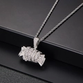Dettaglio del ciondolo hip hop argento con banconota arrotolata e cristalli incastonati - Pendaglio d'Argento + Catena a Corda Inox