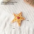 Calamita da frigo a stella in resina design biscotto con cuore rosso 6x5cm - Magnete da Frigorifero Stella