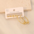 Set di orecchini in acciaio dorato con perni a sfera, forme a diamante e ciondoli a stella - Stile Stella