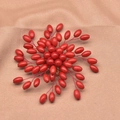 Collana artigianale di perle rosse con perla naturale e ciondolo vintage a forma di fiore - Spilla Girandola di Perle Rosse