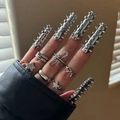 Punk Silberne Spiegel-Kunstnägel mit Metallstacheln und verschiedenen silbernen Ringen - Silber Punk Nieten Stil - Kleber Typ (SGCY-573)