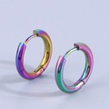 Regenbogenfarbene Edelstahl-Creolen mit Klappverschluss und polierter PVD-Beschichtung - Irisierend