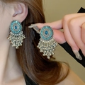 Primer plano de pendientes de plata vintage con piedras azules y borlas metálicas - 9# Pasador de Acero-Plata-Azul