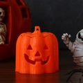 Klassische hellorange Halloween-Kürbis-Laterne mit ausgeschnittenem Gesicht für Tischdeko - Dreieck-Augen-Stil / Einheitsgröße