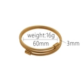 Detail van de goudkleurige gelaagde armband met 60mm diameter en 16g gewicht - Goud
