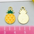 Ciondoli a forma di ananas in smalto giallo e verde per creazione gioielli fai da te - 1 Pezzo Ananas Giallo 18x11mm