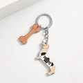 Teckel sleutelhanger met bruine bot hanger en Mom-tekst op een witte achtergrond - Voetbal